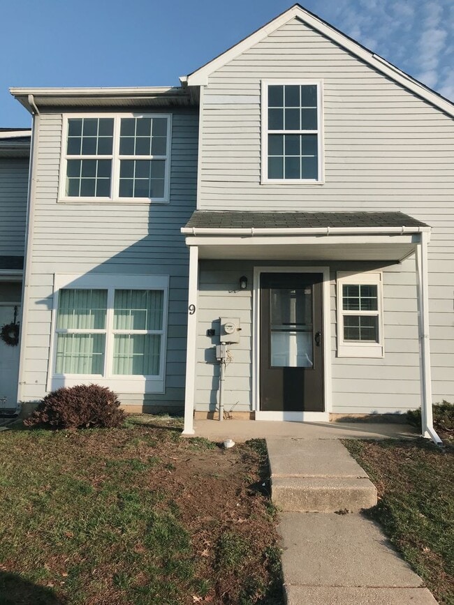 Building Photo - Move-In Ready 3BR 2.5bathroomTownhome – Yard  *OPEN HOUSE July 5, 26 1PM-2PM *