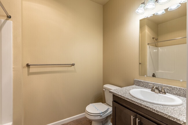 2BR, 2BA 850SF