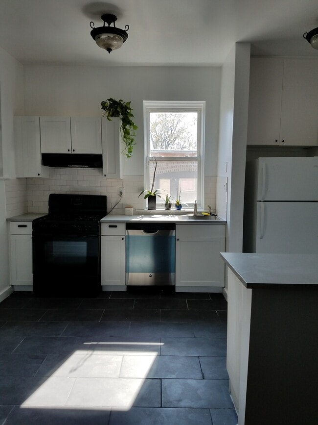4505 N Spaulding Ave Unit 3