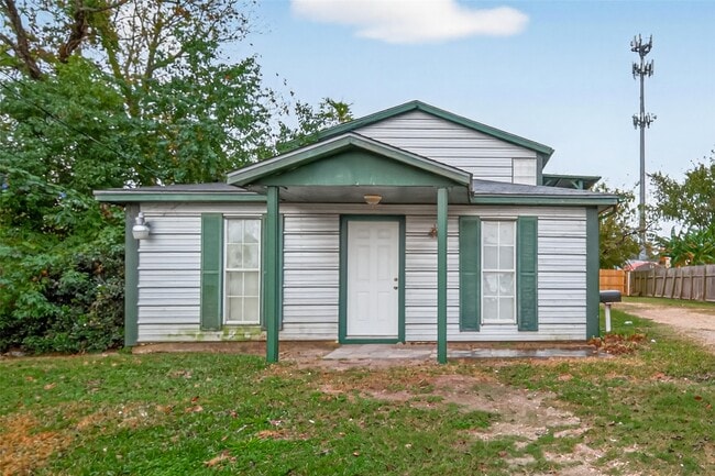 Building Photo - 105 Clear Lake Rd Unit A