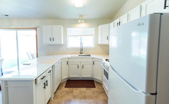 Photo - 3 Bed/2 Bath in Heartland