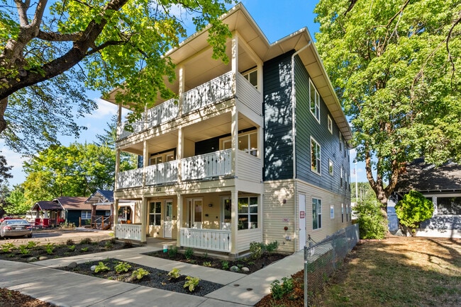 Building Photo - Manito Six