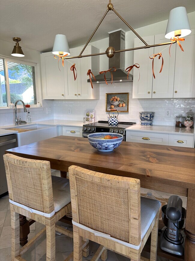 Kitchen - 1471 E 22nd St Unit Upstairs Apartment