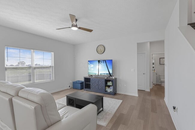 Photo - 758 Leslie Dr