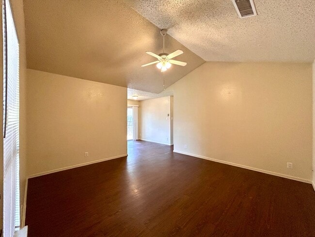 Photo - 8802 Pineridge Dr Unidad B