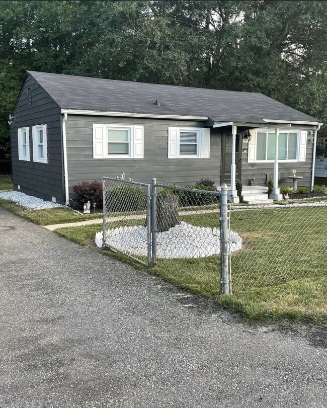 Front yard of home - 913 E 8th Ave Casa