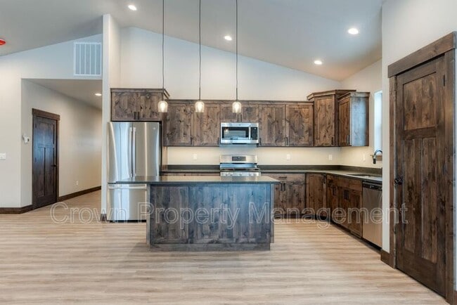 Photo - 4032 Snowberry Ave
