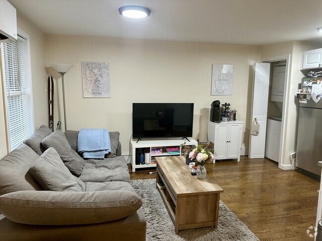 Building Photo - 160 Bolton St Unit 3 Rental