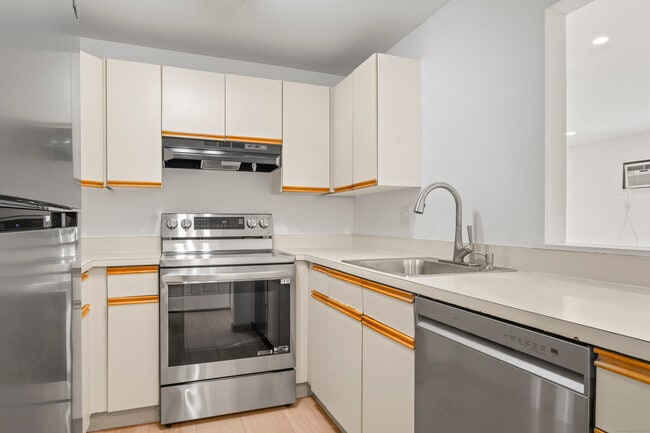 Photo - 82 Longview St Unidad APT 11