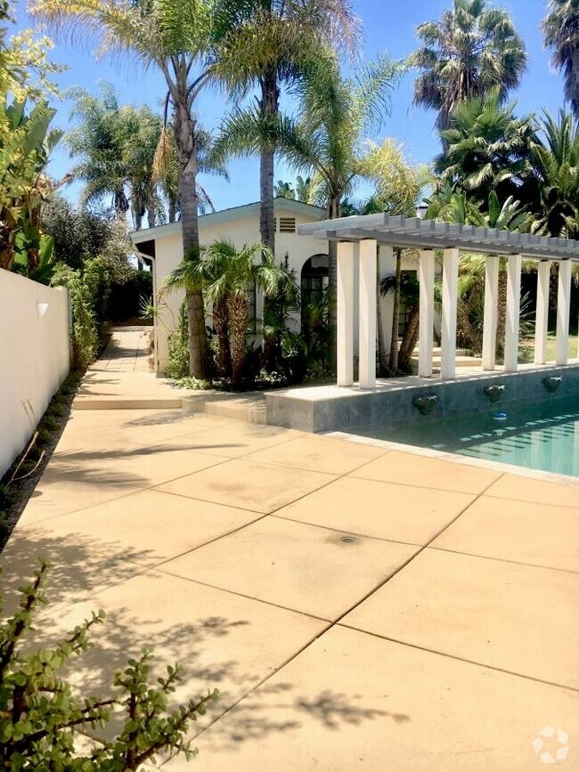 Building Photo - 5932 Soledad Mountain Rd Unit Guest House
