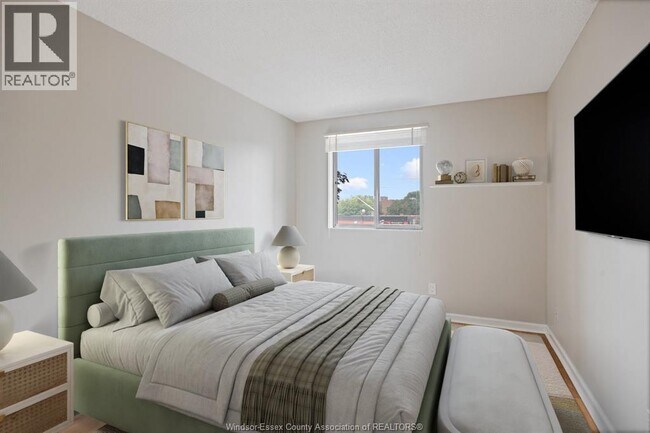 Photo - 3950 Wyandotte St E Unit 306