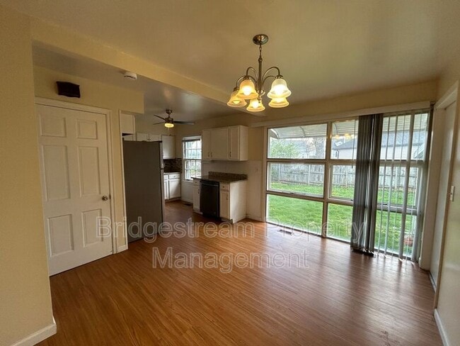 Photo - 1944 Malcom Dr