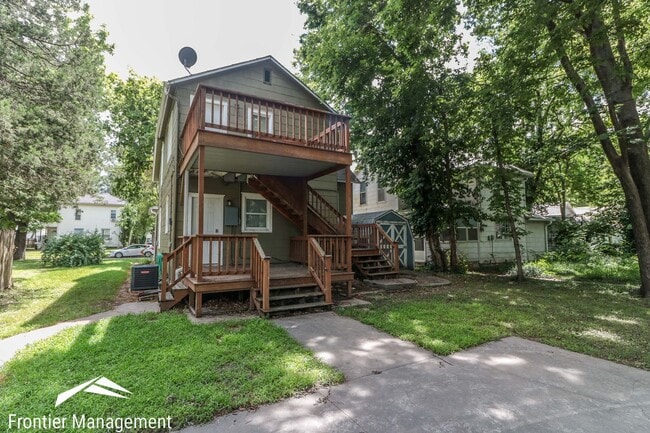 Photo - Awesome 6 bedroom home in a great location!
