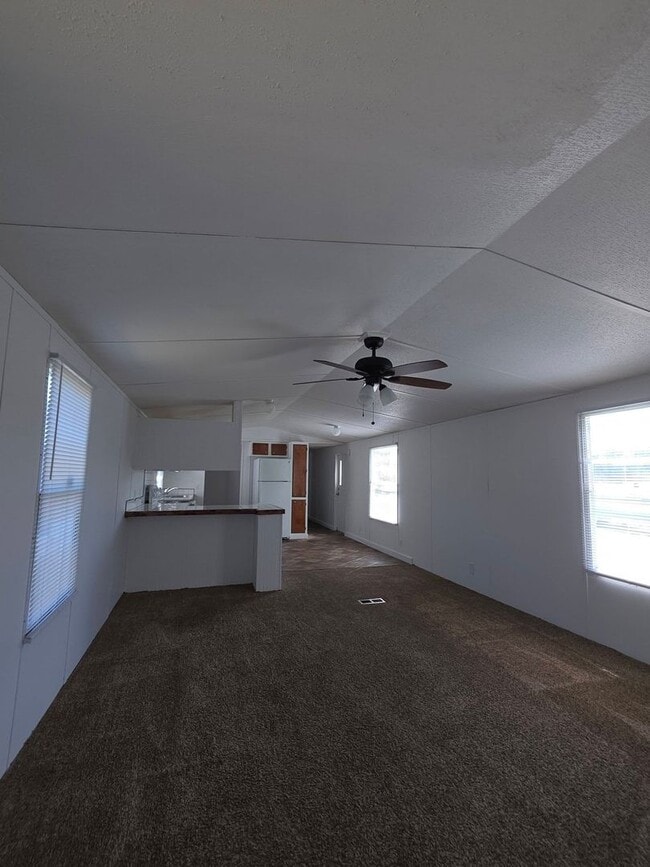 Building Photo - Ready to Move in