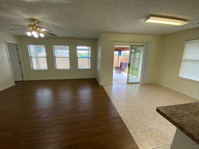 Photo - 2818 Orchid Tree Ln