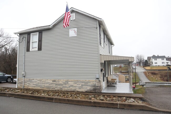 Building Photo - 523 East St Unit 523