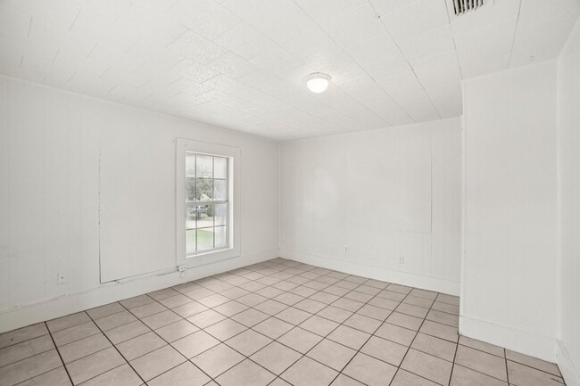 Photo - 302 S Wood St Unidad 2