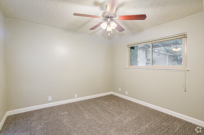 1BR, 1BA 605SF