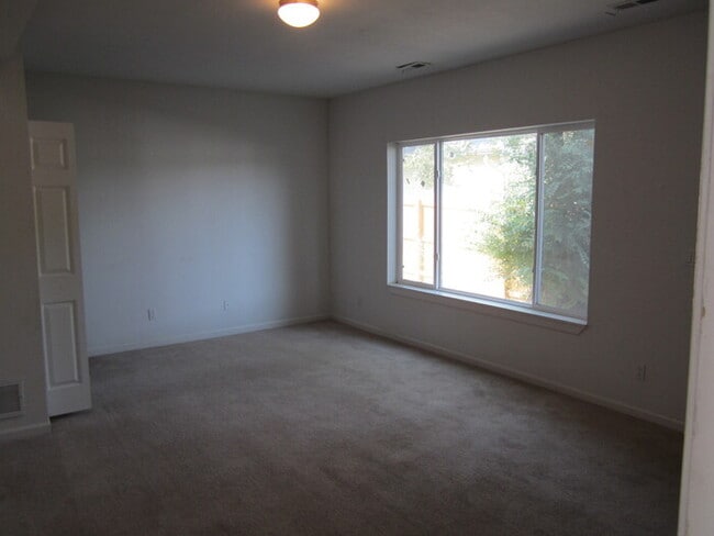 Photo - Great 3 bed 2.5 bath Townhome Style Duplex in Loveland