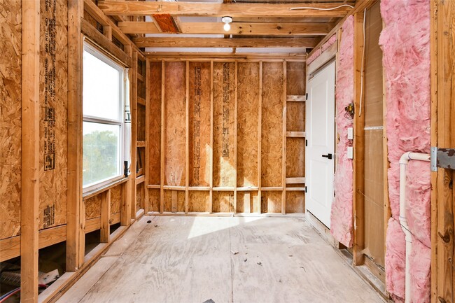 Building Photo - 3233 Tuam St