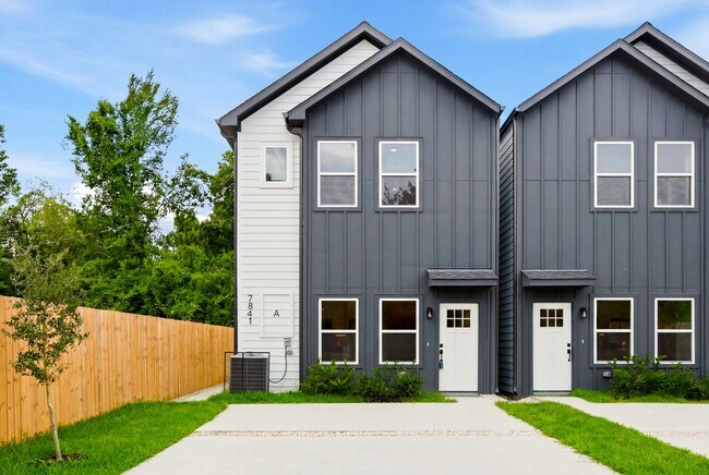 Photo - 7841 Sunnyhill St