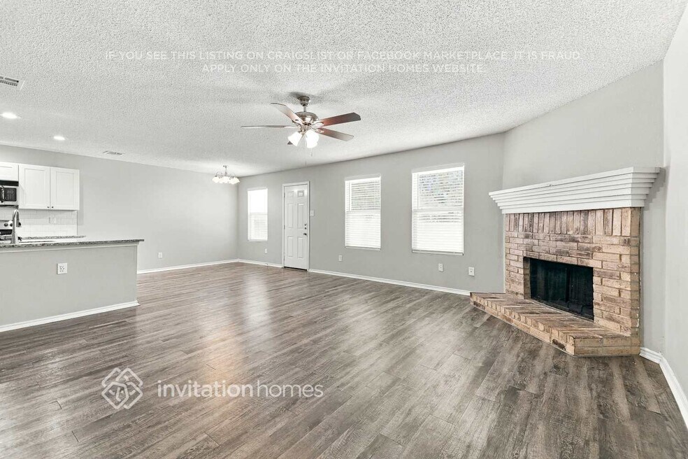 1202 Leeward Ln