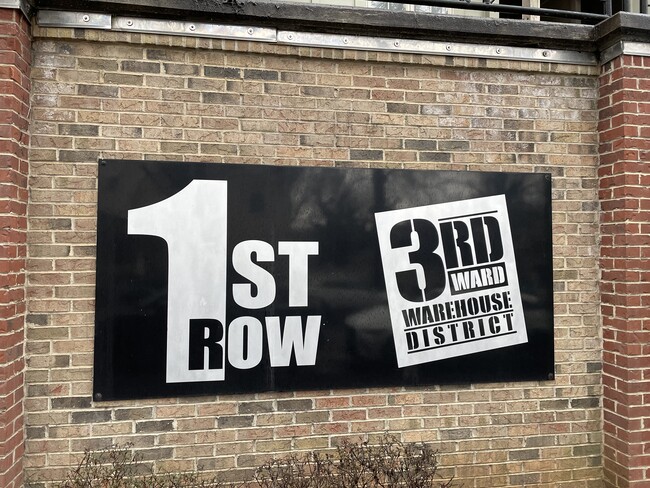 Building Photo - 1101 W 1st St Unit 303