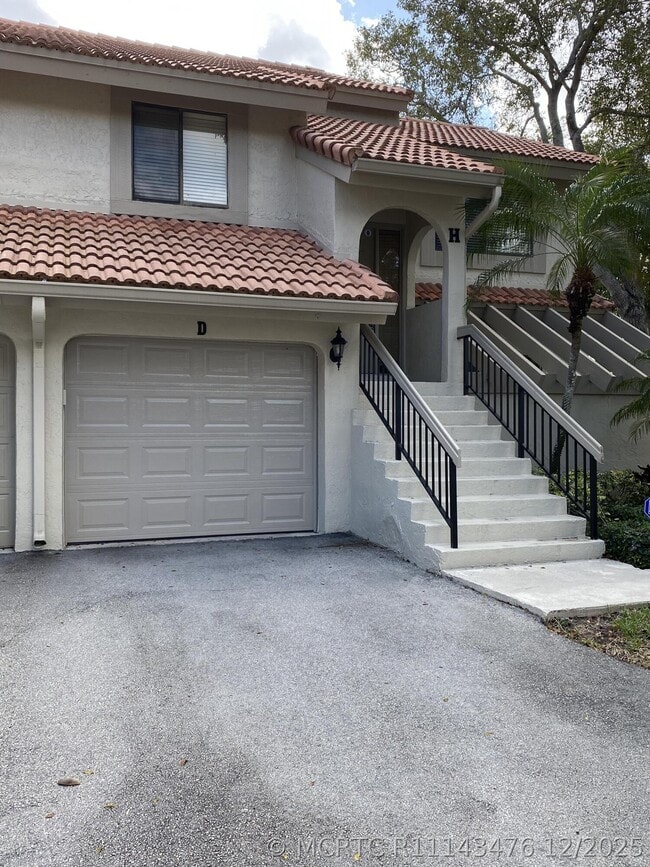 5621 Coach House Cir Unit D