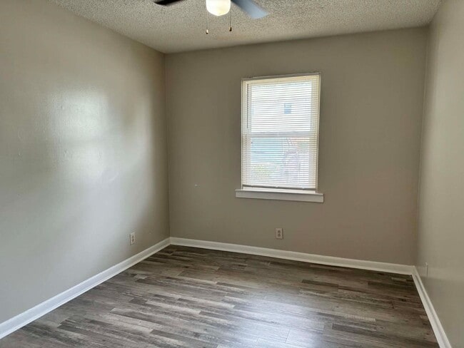 Photo - Manchester Arbors Apartments
