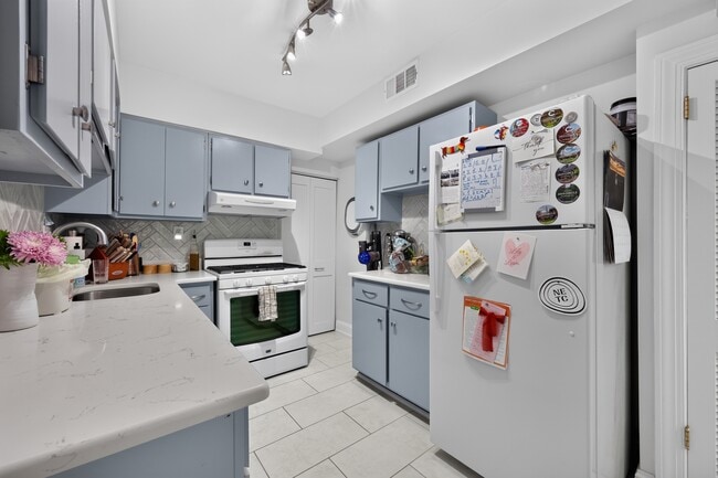 Photo - 715 A St NE