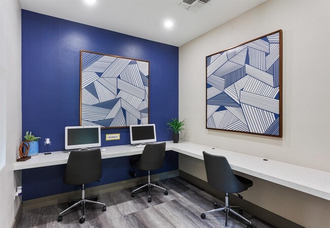 Photo - The Met at 3rd and Fillmore