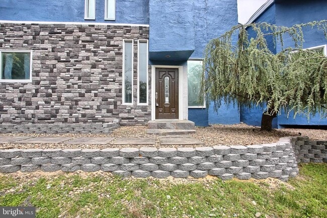 Building Photo - 1813 Holly Dr Rental