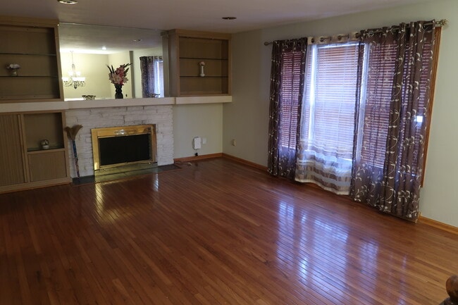 Photo - 1842 Gentian Dr SE