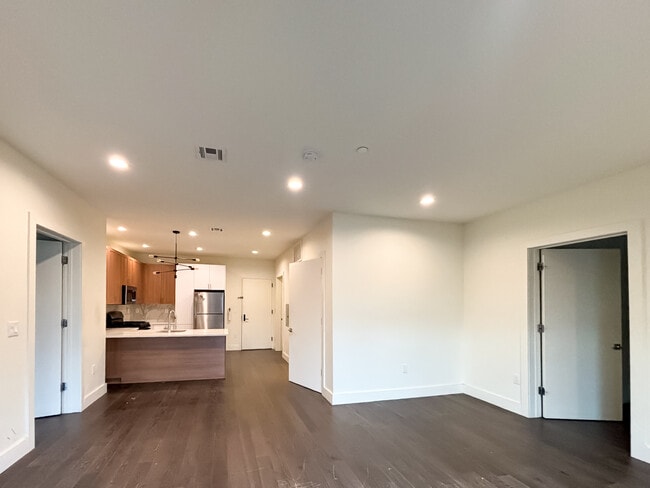 Apt. 211 - Netherwood Flats