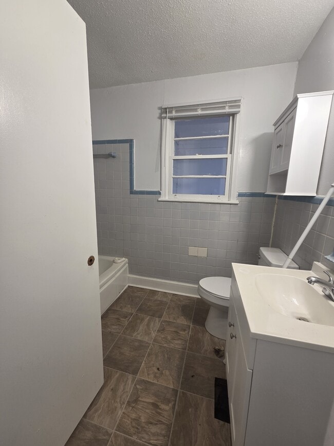 Photo - 2573 Dover St