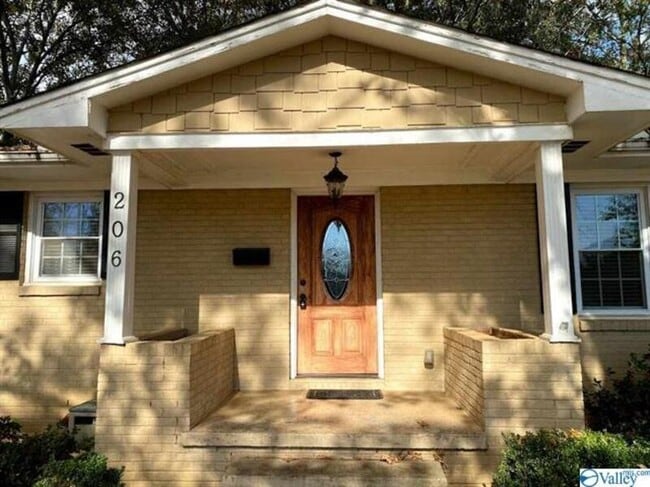 Photo - 206 Westchester Ave SW