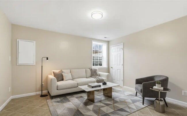 Photo - 8310 Rolling Rd