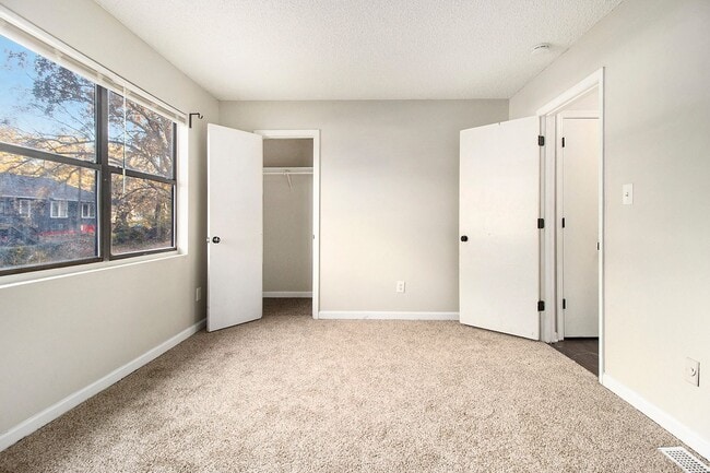 Photo - 776 Azalia St SW