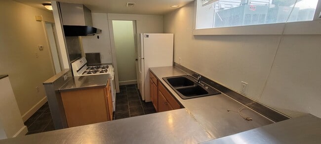 Photo - 303 Center St