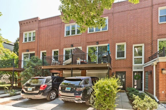 Building Photo - 1827 W Oakdale Ave Rental