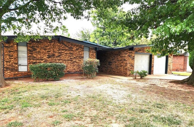 Photo - 6200 N College St