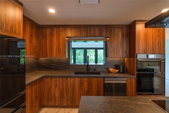 Photo - 3711 Battersea Rd