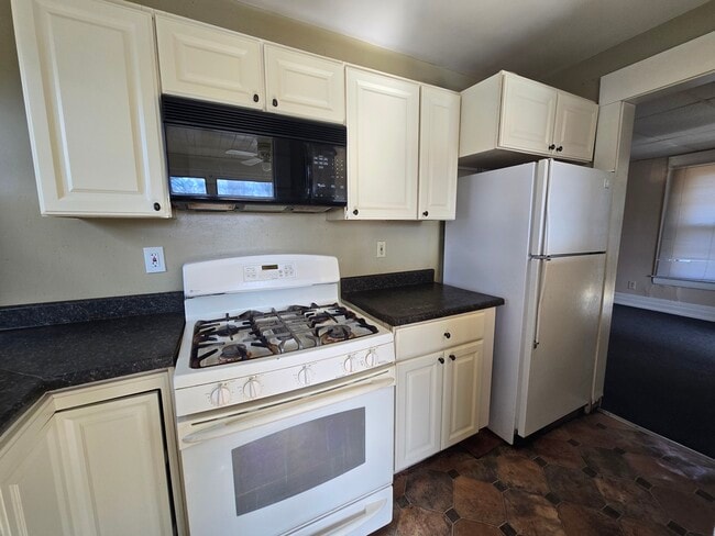 Photo - 333 Grand Ave Unidad 2