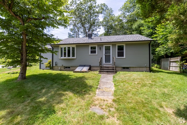 Building Photo - 2 Bedroom Ranch with Solar Panels, great e... Rental