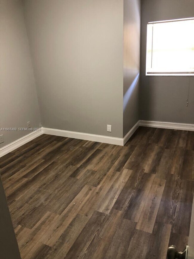 Photo - 931 SW 80th Ave Unidad A-C