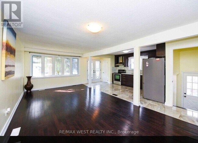 Photo - 153 Vodden St E