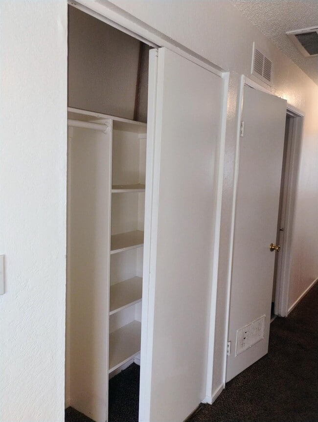 Photo - 655 W Ashlan Ave
