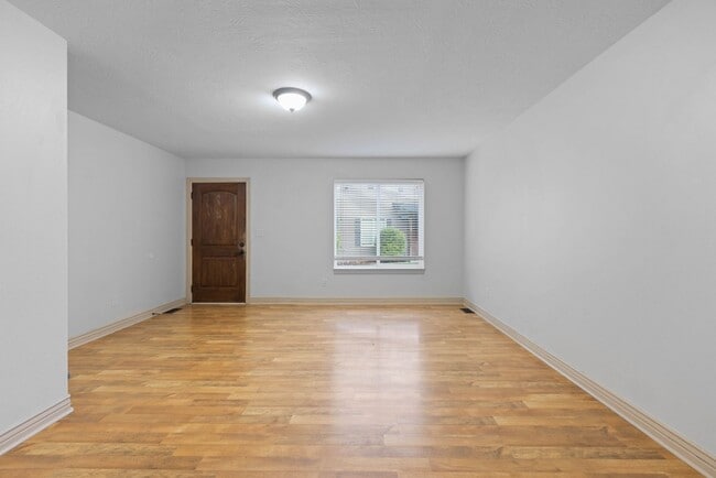 593 Countryside Ave