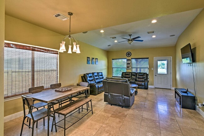 Photo - 2735 Broadway St Unit ID1385580P