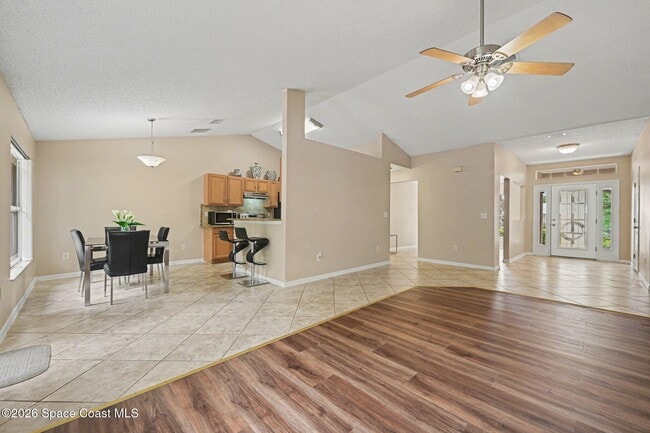 Photo - 558 Barber St